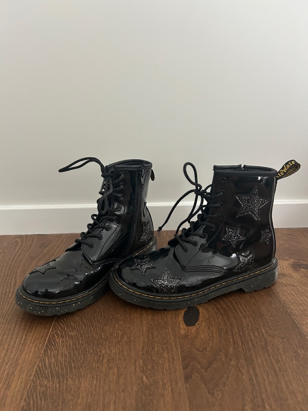 Dr. Doc Martens Kids Black Patent leather Star Boots size 5 girls, barely worn